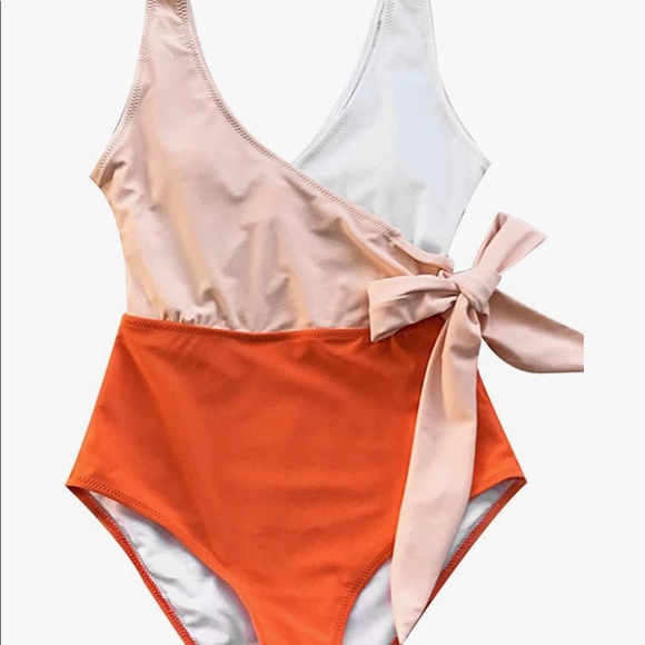 New with tags CUPSHE Women’s one piece swimsuit wrap color block tie side size S - Picture 2 of 5